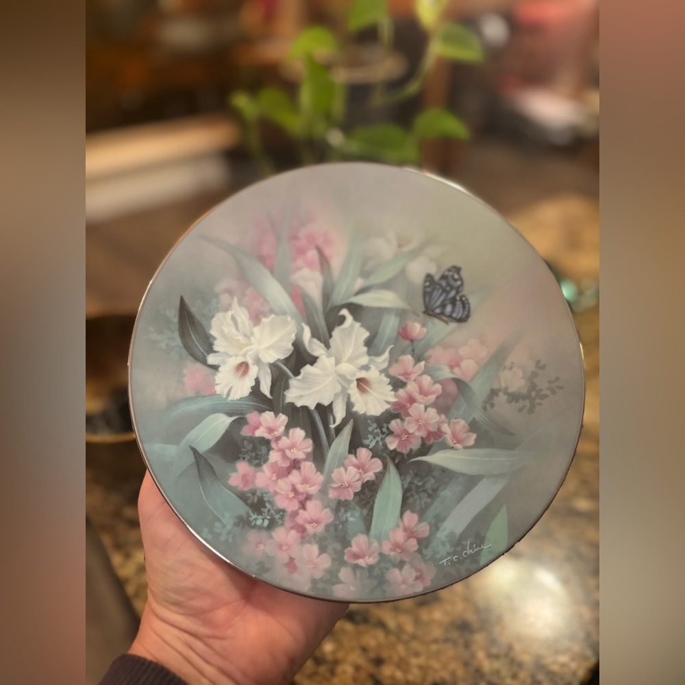 VINTAGE Edwin Knowles Collector Art Plate “Sapphire Wings” by Tan Chun Chiu 8.5”